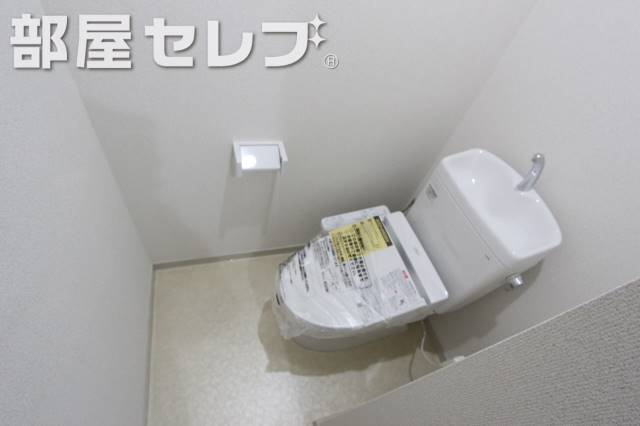 トイレ　２０２号室の写真になります。