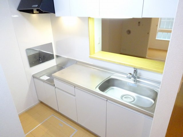 キッチン　コンパクトなキッチンで掃除もラクラク