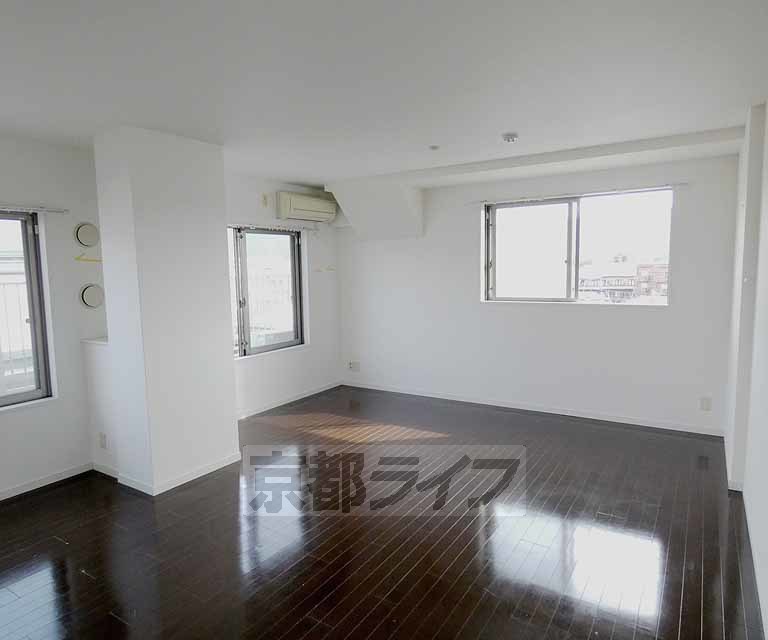 居室・リビング　広い日当たりの良いお部屋です。