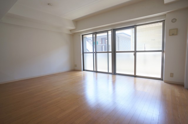 居室・リビング　参考写真（同建物別部屋のものです）