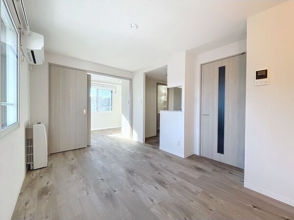 居室・リビング　明るいリビングで気持ちも明るくなりますね♪