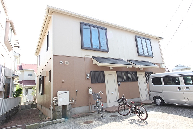 建物外観　人気の庭付き！