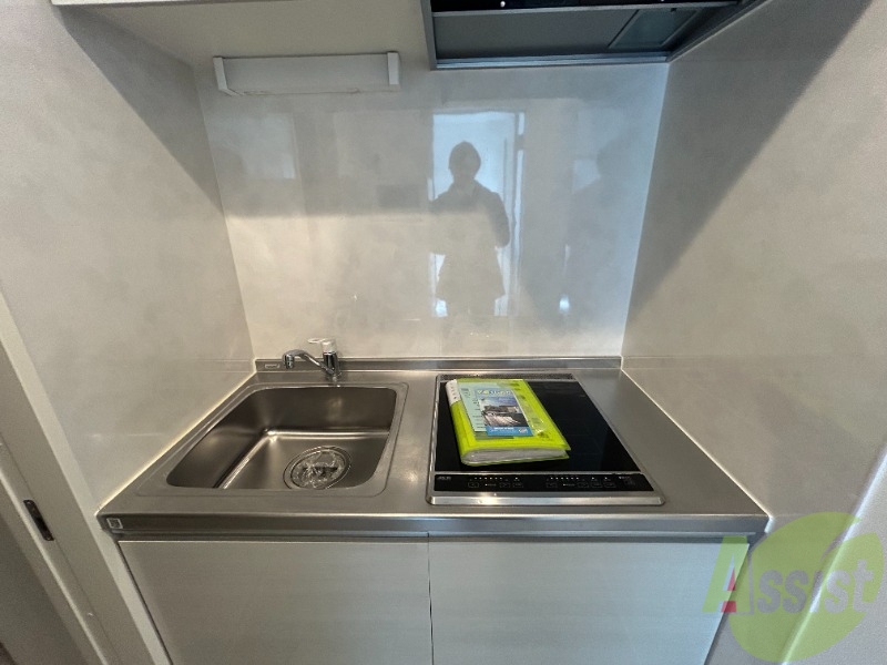 キッチン　２口のＩＨコンロが設置済みのシステムキッチンです。