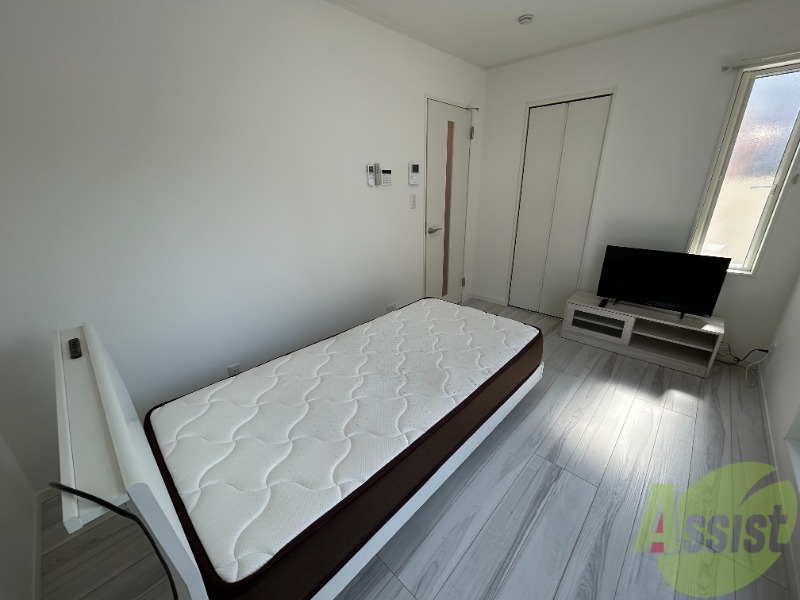 その他部屋・スペース　ベッドが置いてあるので、広さがイメージしやすいですね。