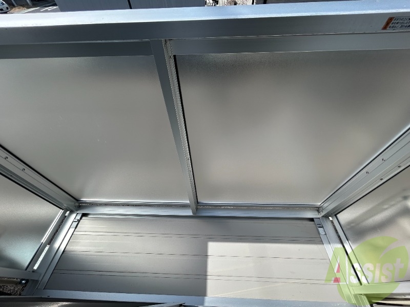 バルコニー　十分な広さのベランダがございます。万が一洗濯物が落ちても安心