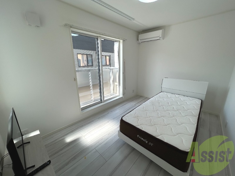 居室・リビング　６帖のリビングです。白を基調とした空間がオシャレです。