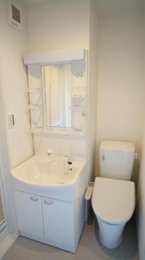 トイレ　カーサフェリーチェ横浜