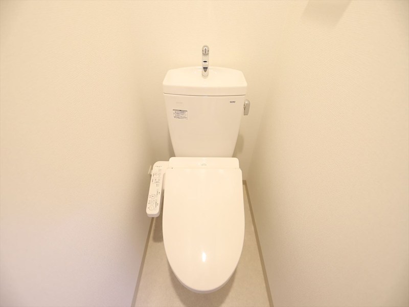 トイレ　温水洗浄暖房便座付トイレ