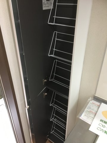 玄関　玄関には大容量のシューズボックス付※同タイプ別号室参考写真