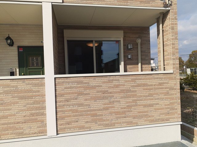 バルコニー　暖かな日差しのふりそそぐバルコニー