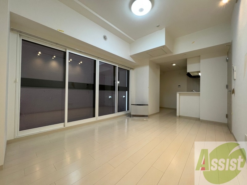 居室・リビング　リビングです。白を基調としていてお部屋全体が明るいですね！