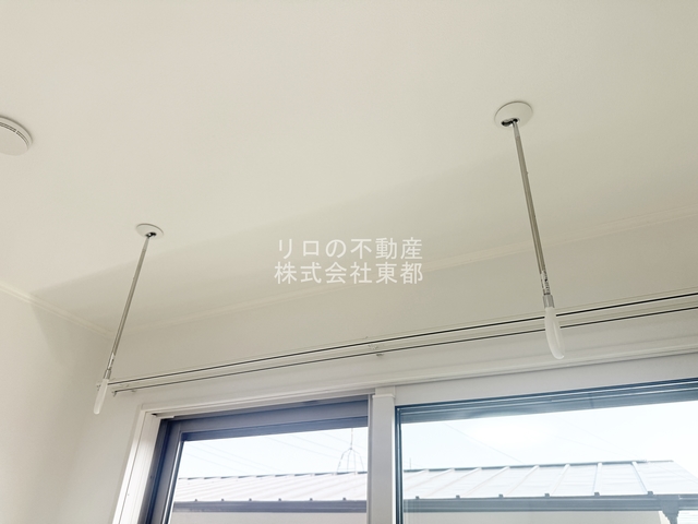 その他設備　３６５日いつでも洗濯物が干せる室内物干し用金具付♪