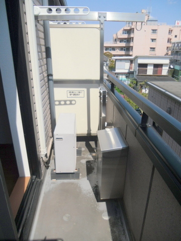 バルコニー　日当りの良いバルコニー