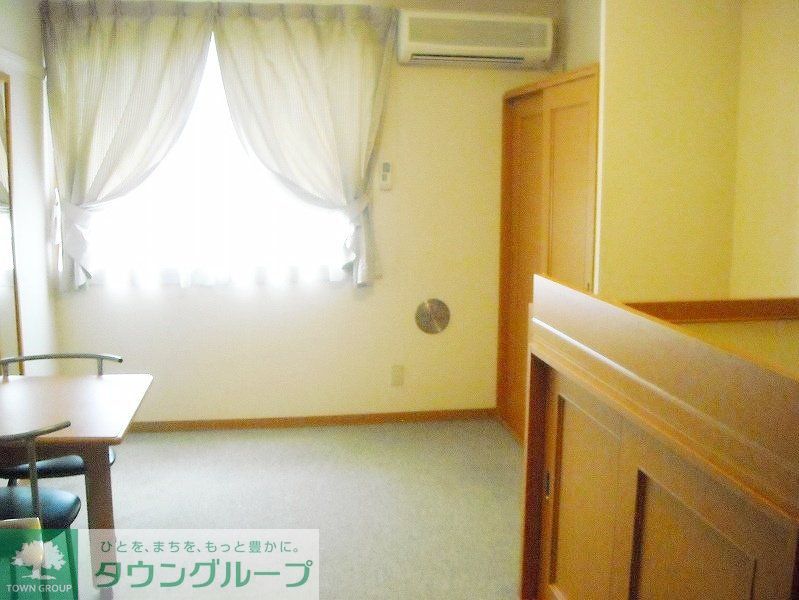 居室・リビング　2F写真です。1Fはフローリングとなります。