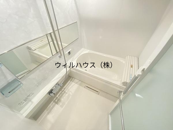 バス・シャワールーム　浴室乾燥機、追い焚き機能付きバス！