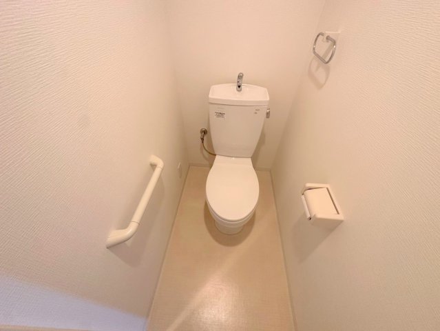 トイレ　清潔感のあるトイレは、誰もがリラックスできる空間です。