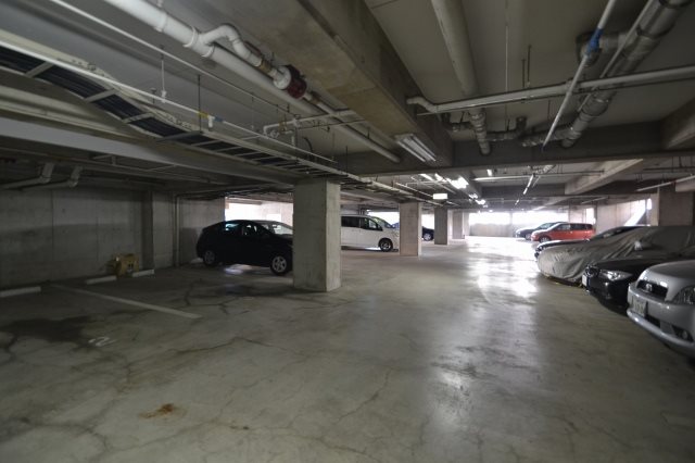 駐車場　地上・地下駐車場　空き有