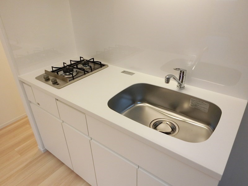 キッチン　ガスコンロはシンプルで洗練された、ステンレストッププレート仕