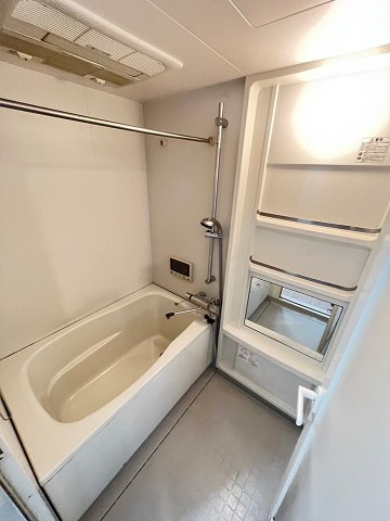 バス・シャワールーム　コンパクトで使いやすいお風呂です