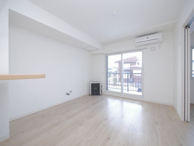 居室・リビング　白基調の落ち着いた部屋☆