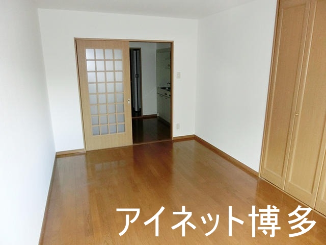居室・リビング　広々洋室でゆっくりお過ごしください