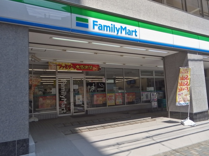 コンビニ　ファミリーマート恵比寿駅東店（コンビニ）まで84m