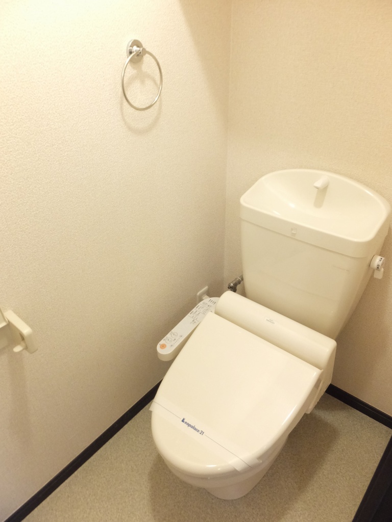 その他　温水洗浄便座設置済み