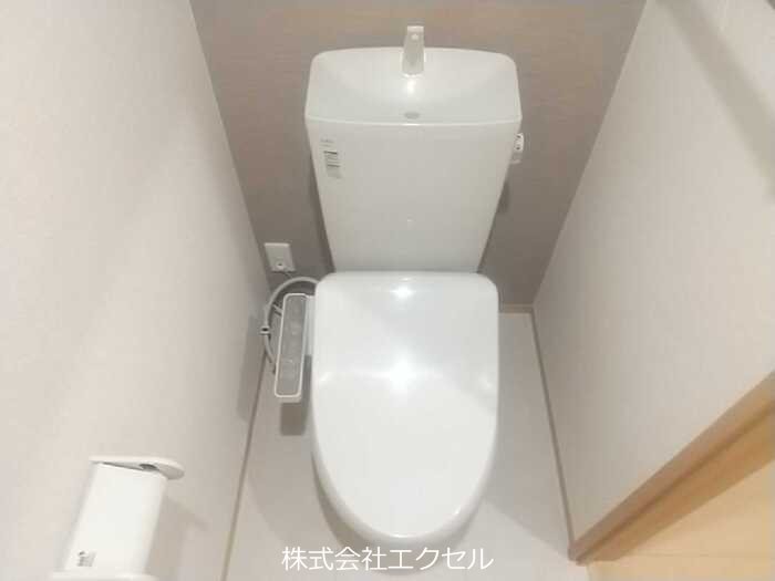 トイレ　温水洗浄便座です。