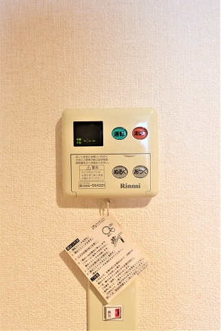 その他設備　給湯のリモコンです