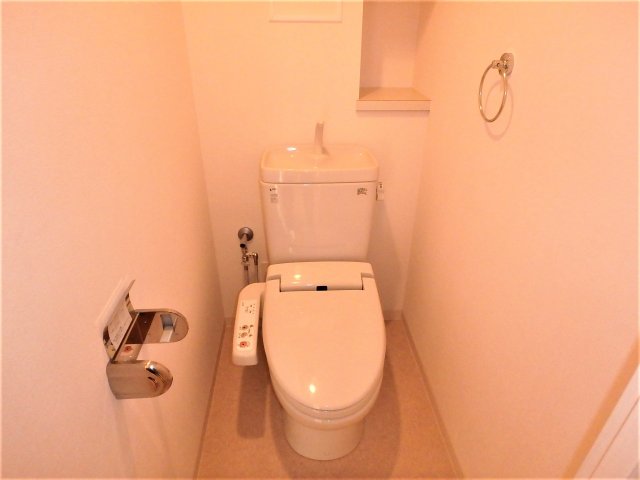 トイレ　トイレは温水洗浄便座付きです☆