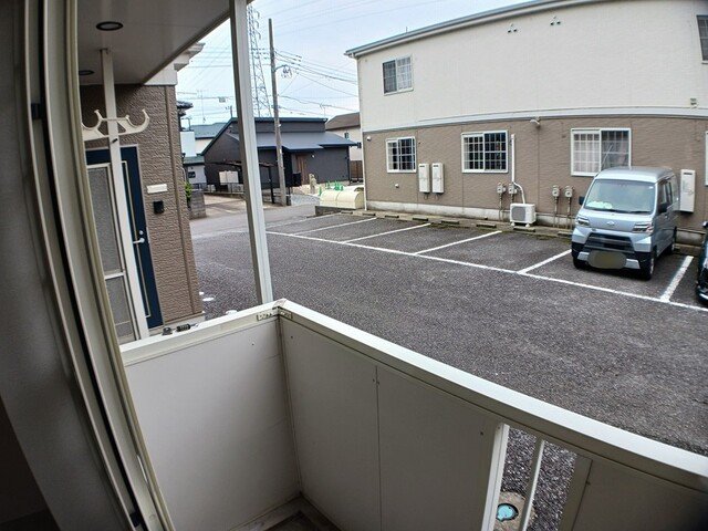 バルコニー　開放的で明るい空間を演出してくれるバルコニーです