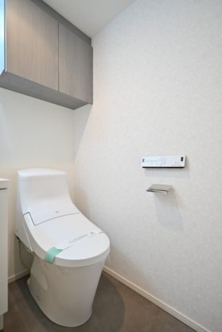 ブルーライン 新横浜駅 徒歩9分 11階建 築7年のトイレ写真