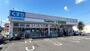 コンビニ　ファミリーマート ドラッグエース鶴ケ岡店（コンビニ）まで371m