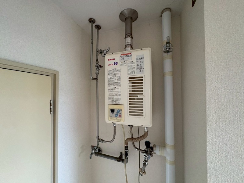 その他設備　こちらの給湯器でお湯をあたためてくれますよ