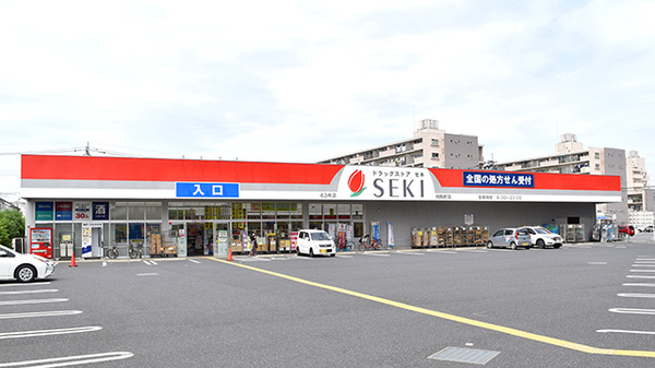 ドラックストア　ドラッグストアセキ向陽町店（ドラッグストア）まで528m