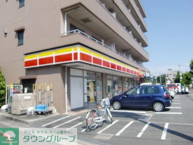 コンビニ　デイリーヤマザキ（コンビニ）まで737m