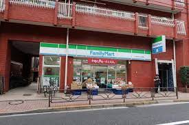 コンビニ　ファミリーマート小石川ゆたて坂店（コンビニ）まで70m