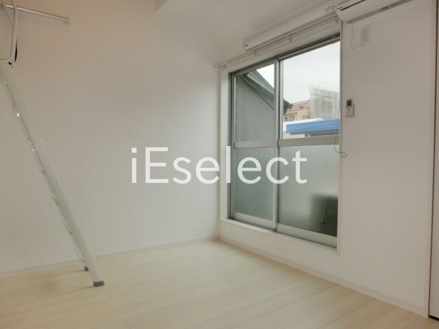 居室・リビング　高さのあるお部屋です。
