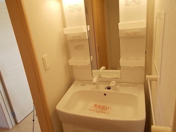 洗面設備　忙しい朝にうれしい洗髪洗面化粧台付♪