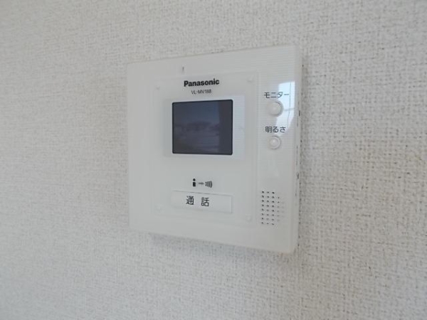 セキュリティ　訪問者がモニターで確認できるインターフォンで安心です。