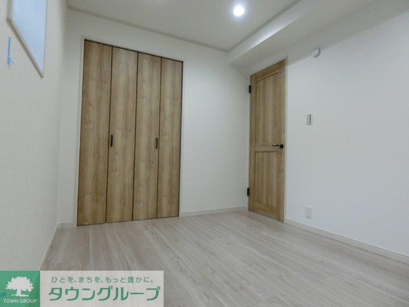 収納　ナチュラルな木目調の床材・建具を使用しており、温かい空間を…