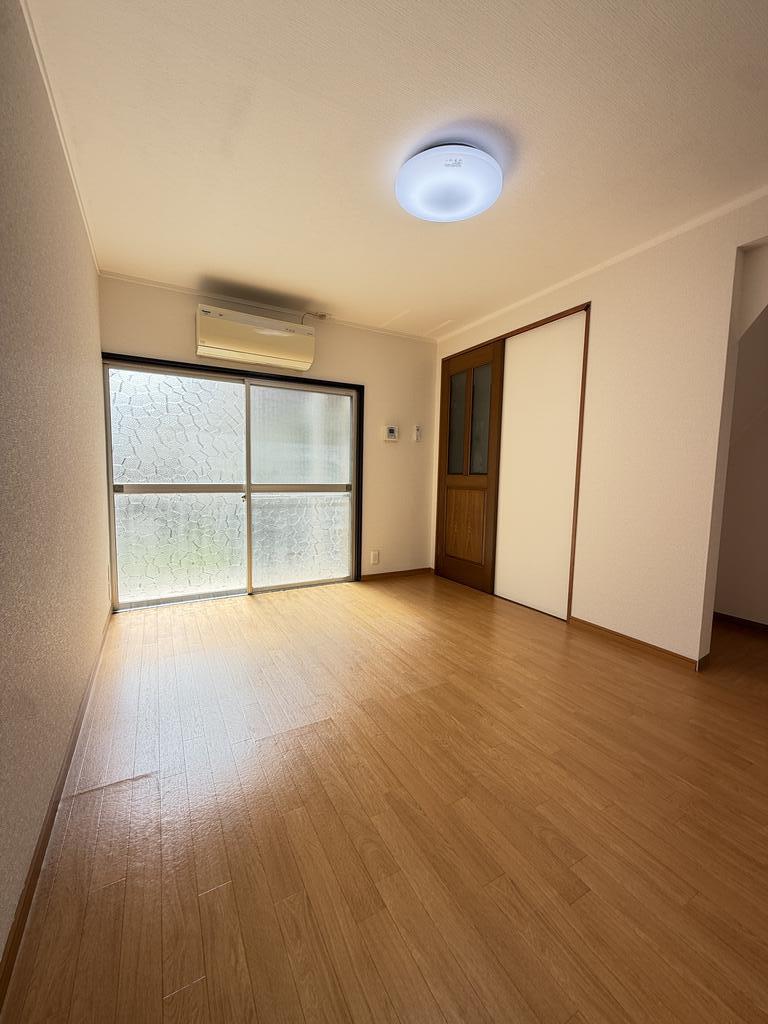 赤坂通7丁目戸建ての居間写真