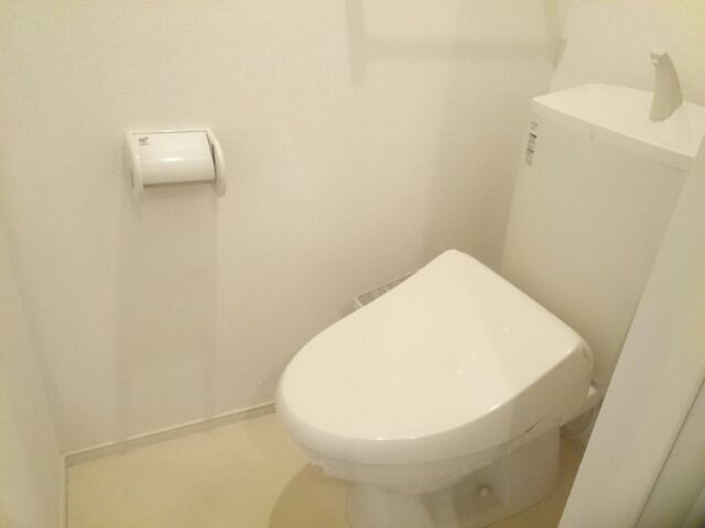近鉄南大阪線 河内松原駅 徒歩9分 2階建 築11年のトイレ写真