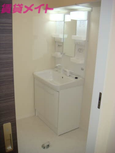 洗面設備　同タイプ部屋写真です。