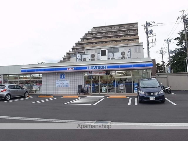 コンビニ　ローソン（コンビニ）まで696m