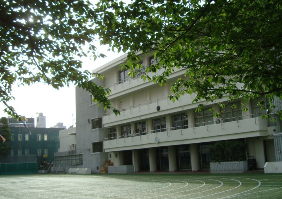 小学校　港区立青山小学校（小学校）まで280m