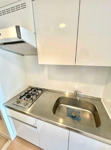 キッチン　反転タイプ、リノベーション前のお写真です