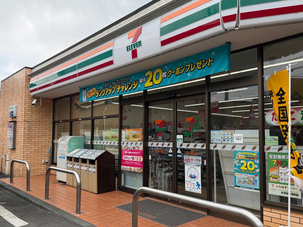 コンビニ　セブンイレブン横浜日吉本町駅前店（コンビニ）まで133m