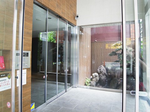エントランス　家具家電付き賃貸