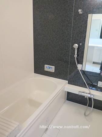 バス・シャワールーム　追焚き機能付き一坪バス